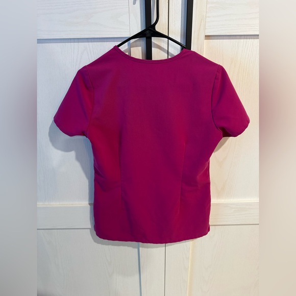 Figs Women’s Raspberry Sorbet Scrub Set-XS/tall Kade Cargo Pants; XXS Casma top - Picture 3 of 13